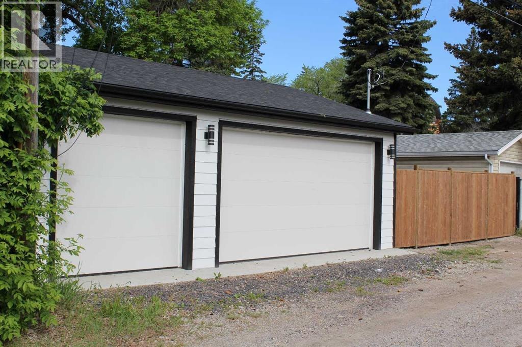4940 45 Street SW — photo 46