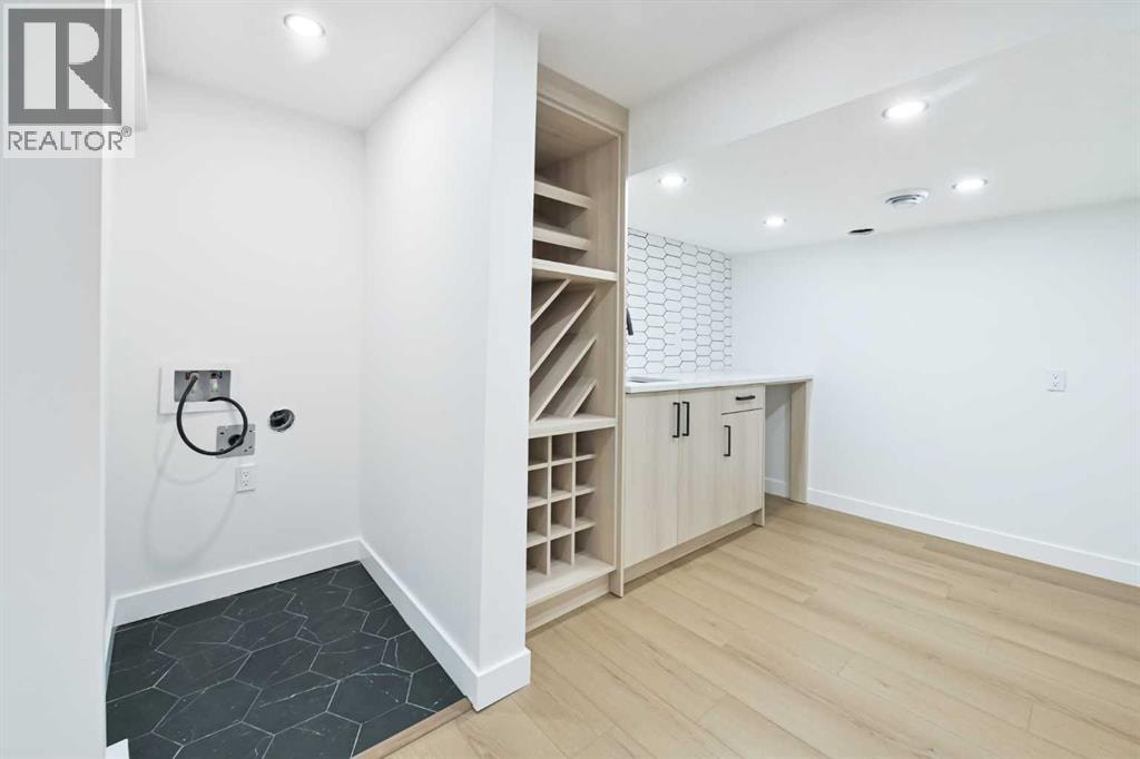 4940 45 Street SW — photo 33