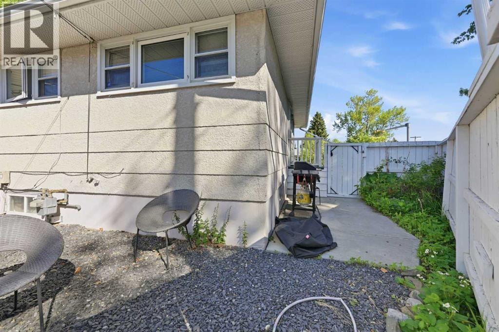 2404 & 2406 Richmond Road SW — photo 41