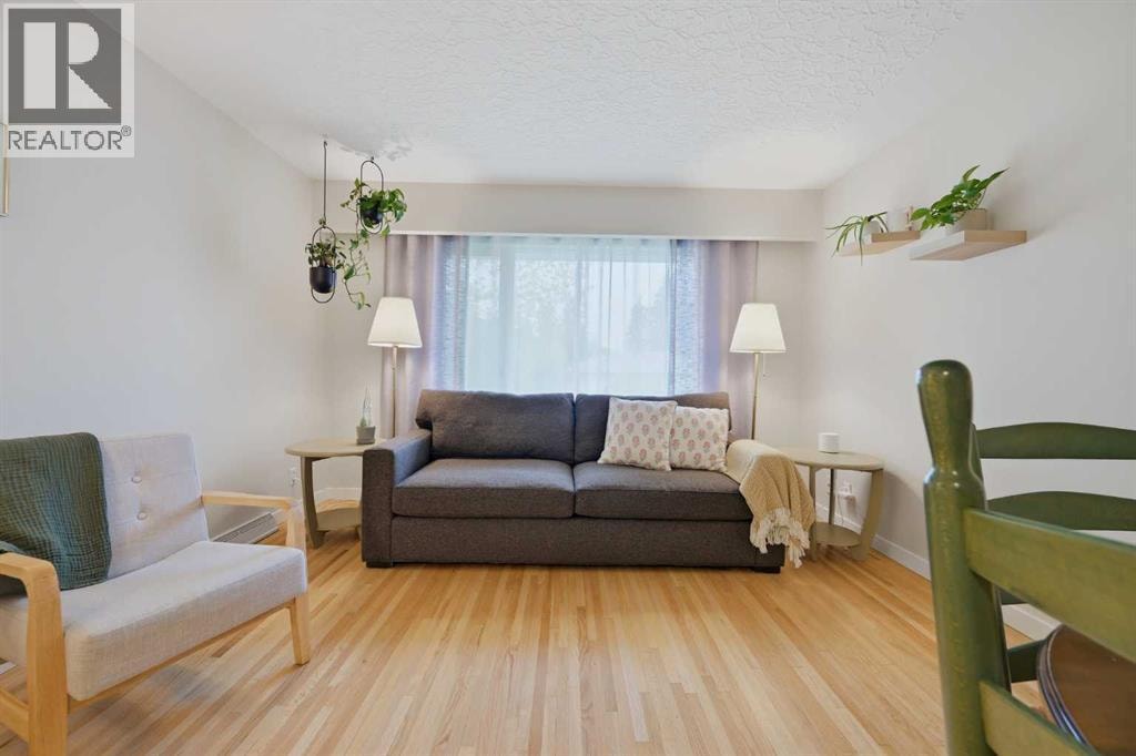 2404 & 2406 Richmond Road SW — photo 9