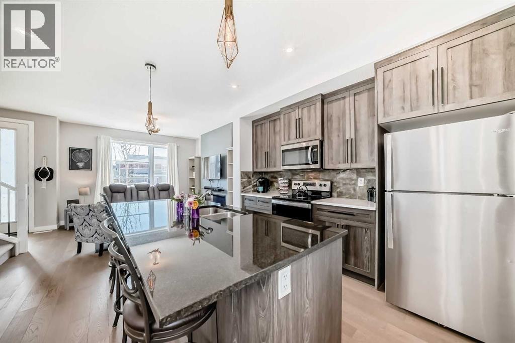 1016 Lanark Boulevard SE — photo 9