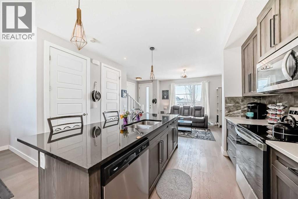 1016 Lanark Boulevard SE — photo 7