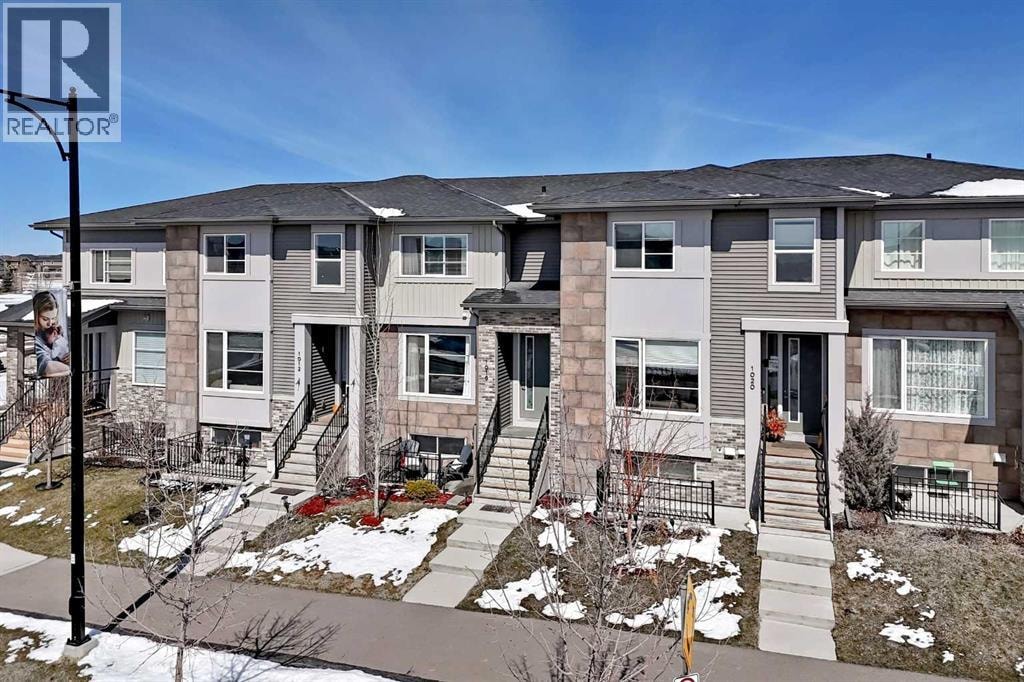 1016 Lanark Boulevard SE — photo 2