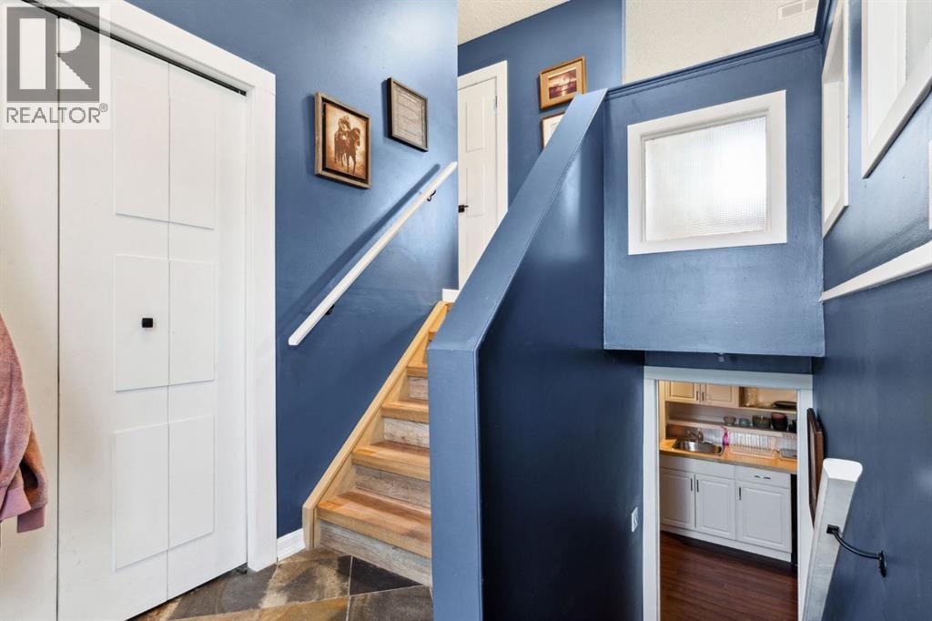 147 Falchurch Crescent NE — photo 2