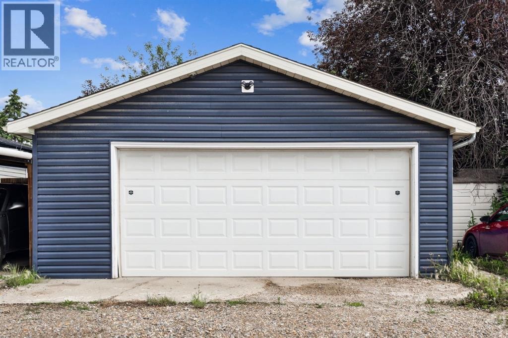 147 Falchurch Crescent NE — photo 32