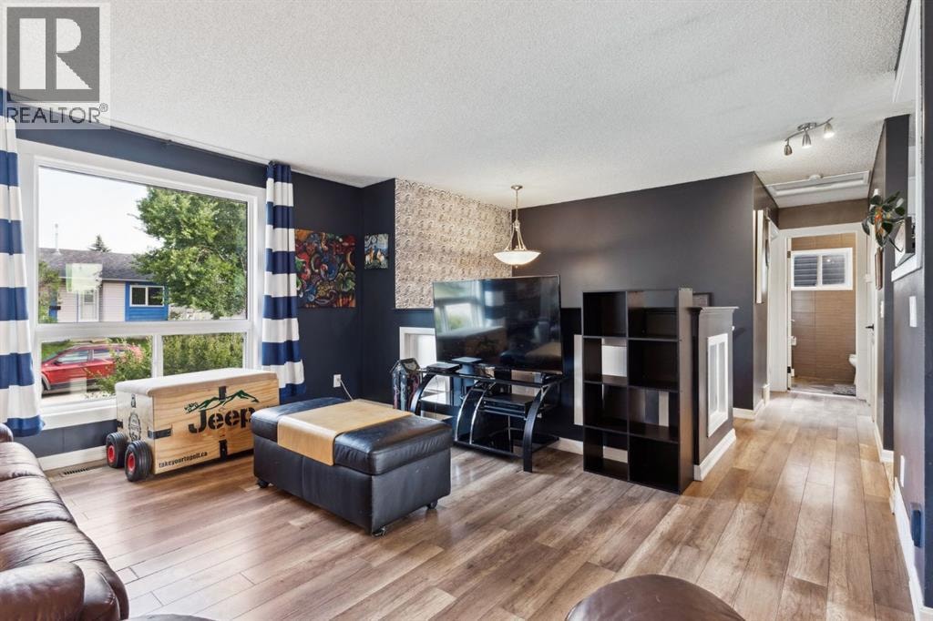147 Falchurch Crescent NE — photo 4