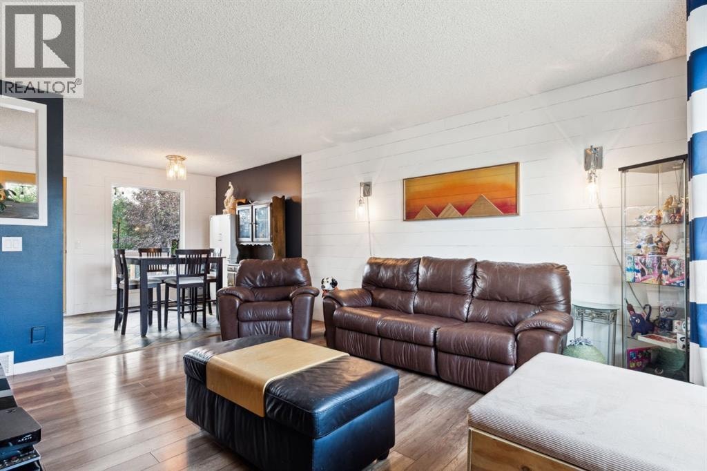 147 Falchurch Crescent NE — photo 5