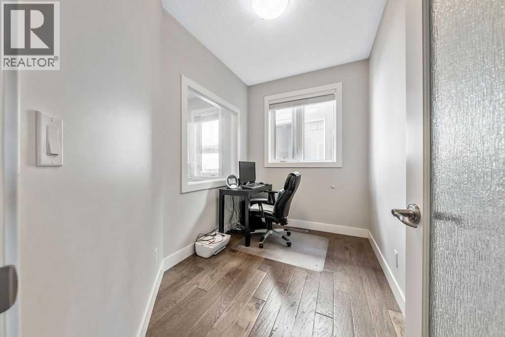 82 Panton View NW — photo 3