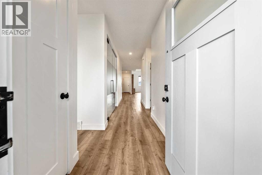 23 31 Avenue SW — photo 2