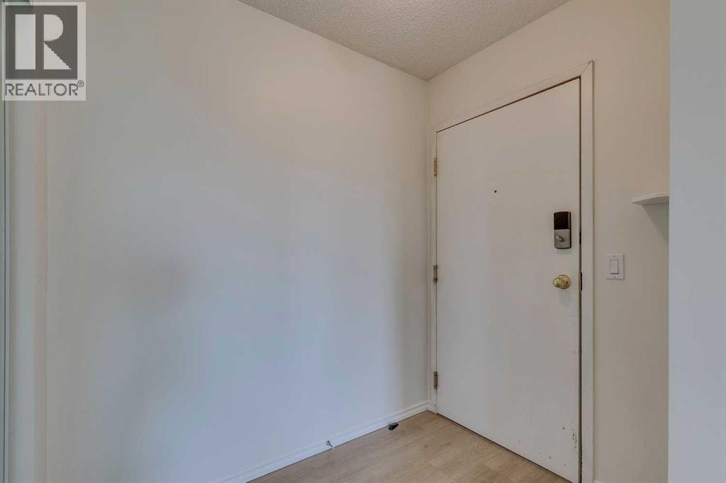 301, 7301 Valleyview Park SE — photo 3