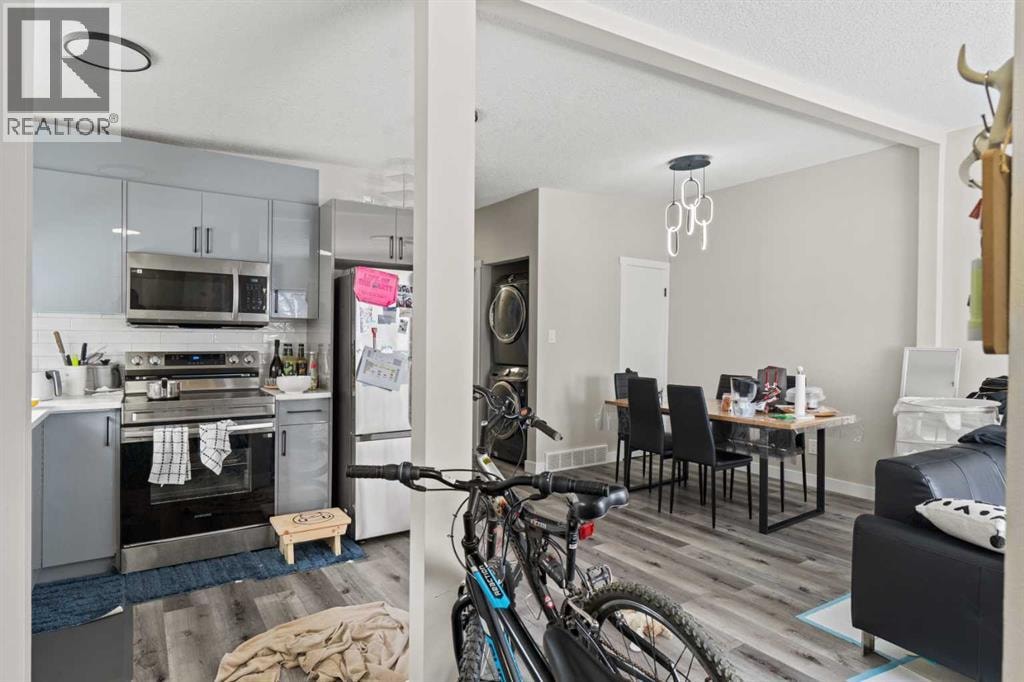 710 / 712 72 Avenue NW — photo 32