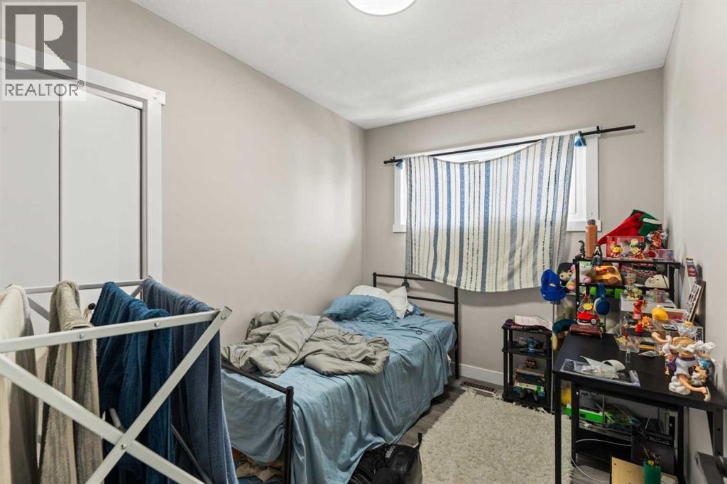 710 / 712 72 Avenue NW — photo 36