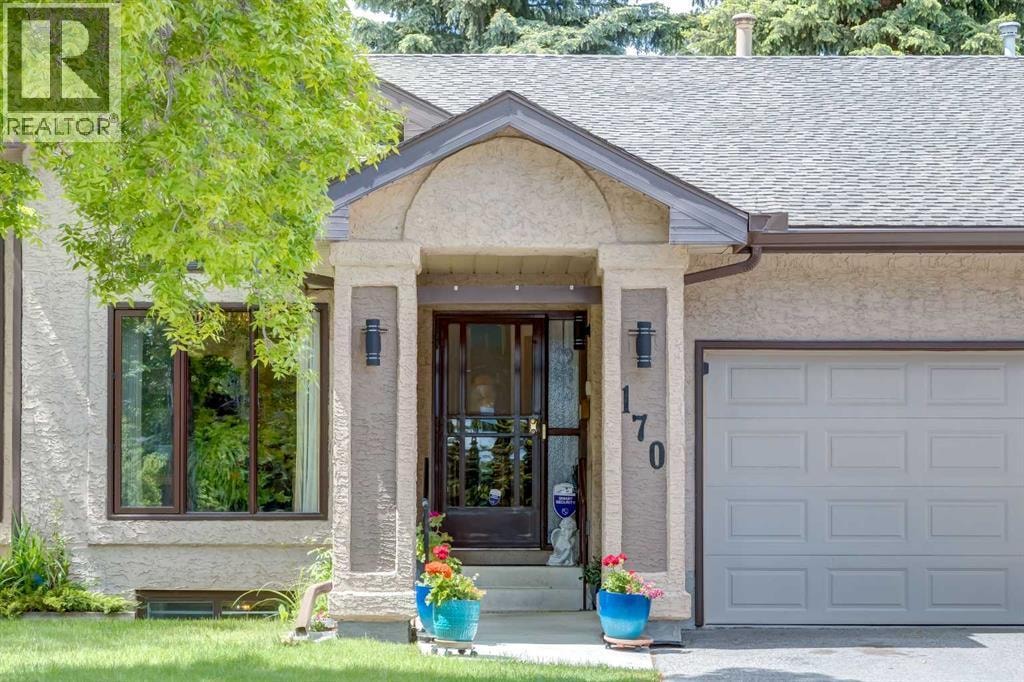 170 Oakbriar Close SW — photo 2