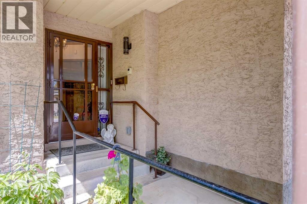 170 Oakbriar Close SW — photo 38