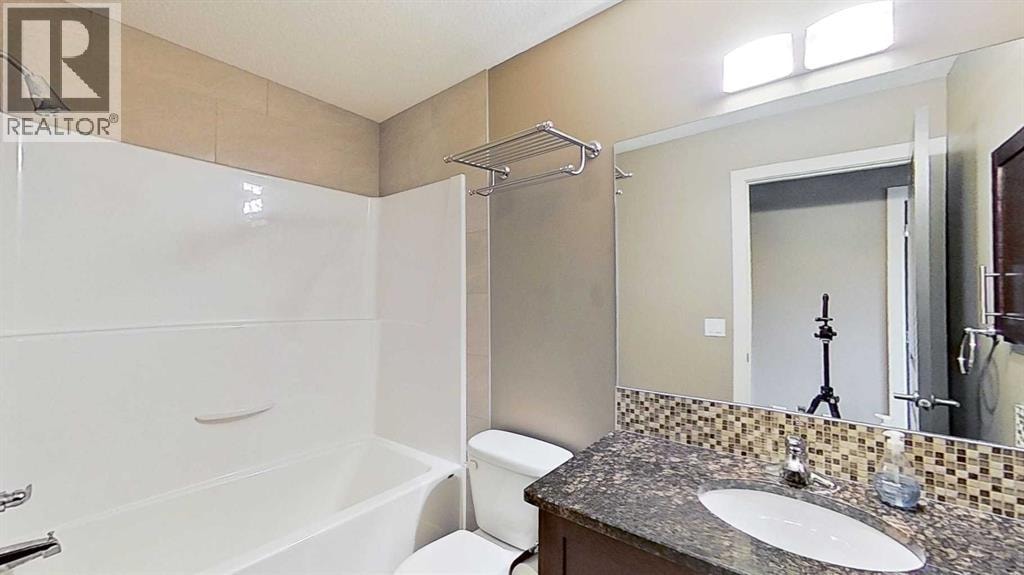 249 18 Avenue NE — photo 16
