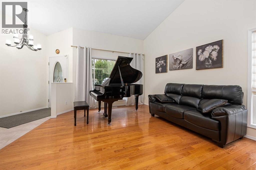 704 Woodside Drive NW — photo 8