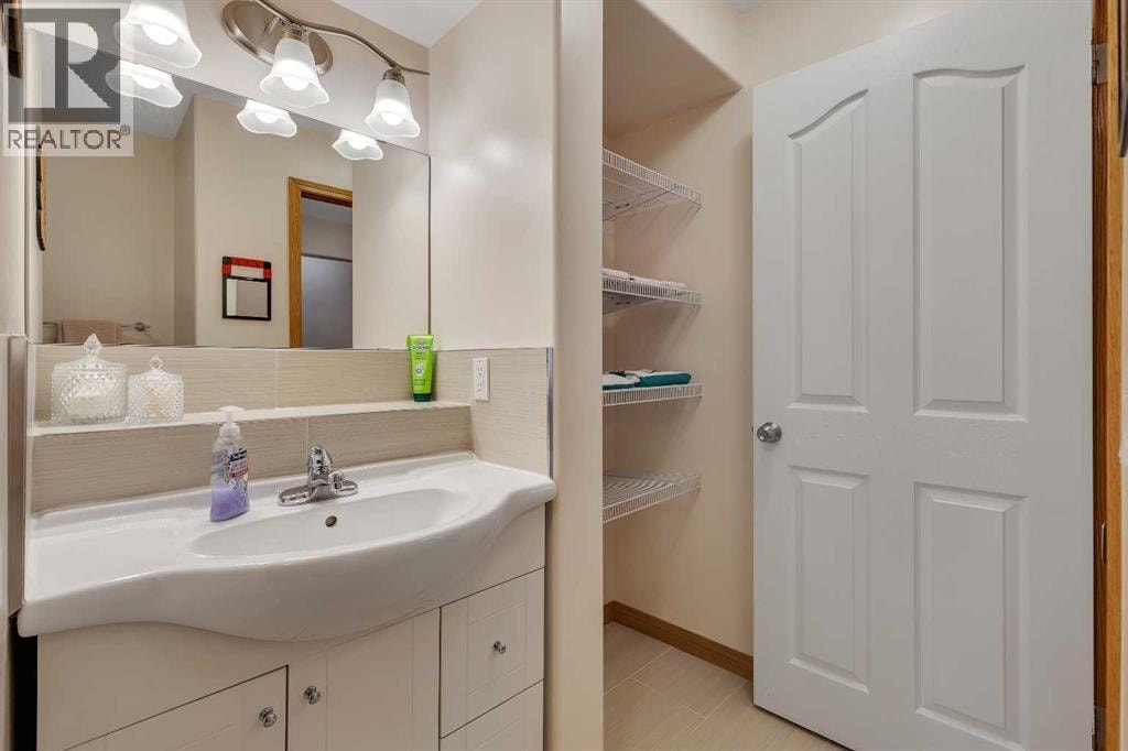 9 Panorama Hills Manor NW — photo 38