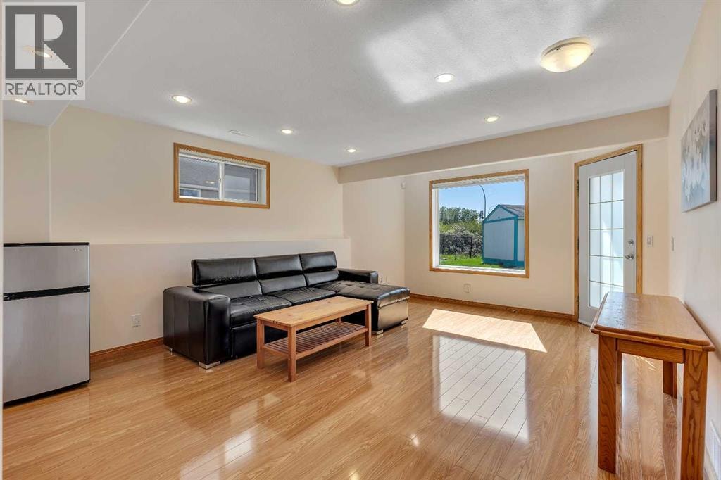 9 Panorama Hills Manor NW — photo 31