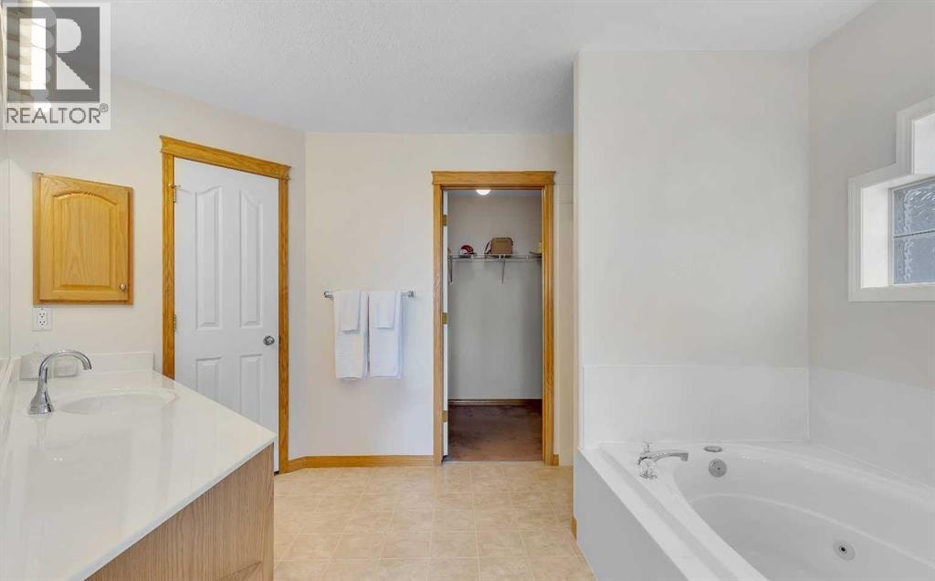 9 Panorama Hills Manor NW — photo 26