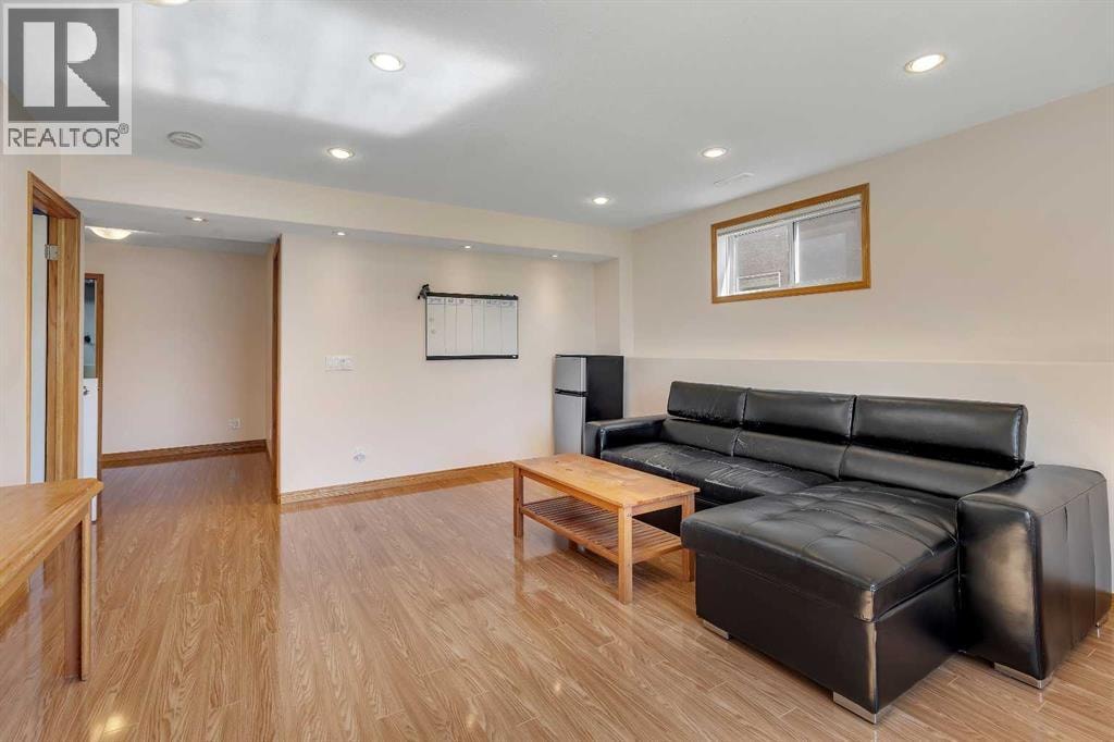 9 Panorama Hills Manor NW — photo 34