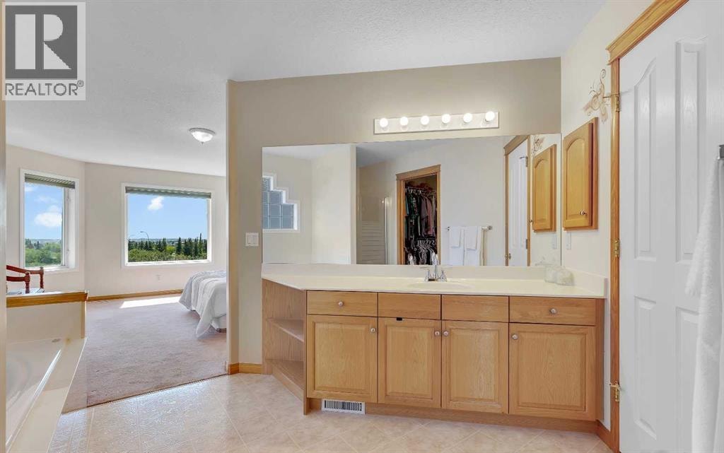 9 Panorama Hills Manor NW — photo 27