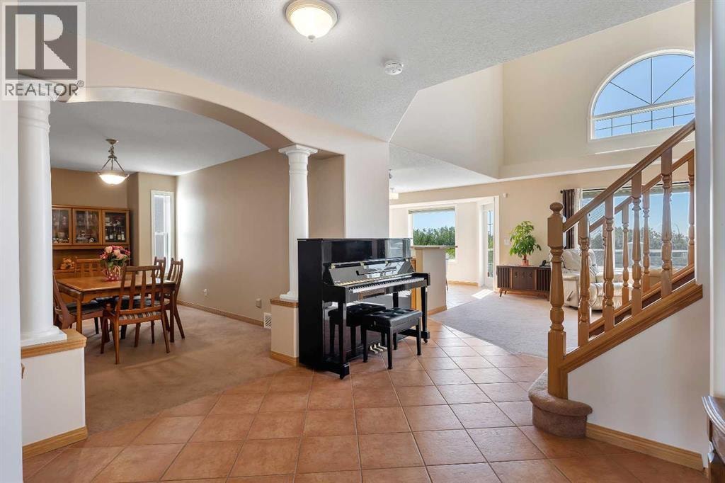 9 Panorama Hills Manor NW — photo 6