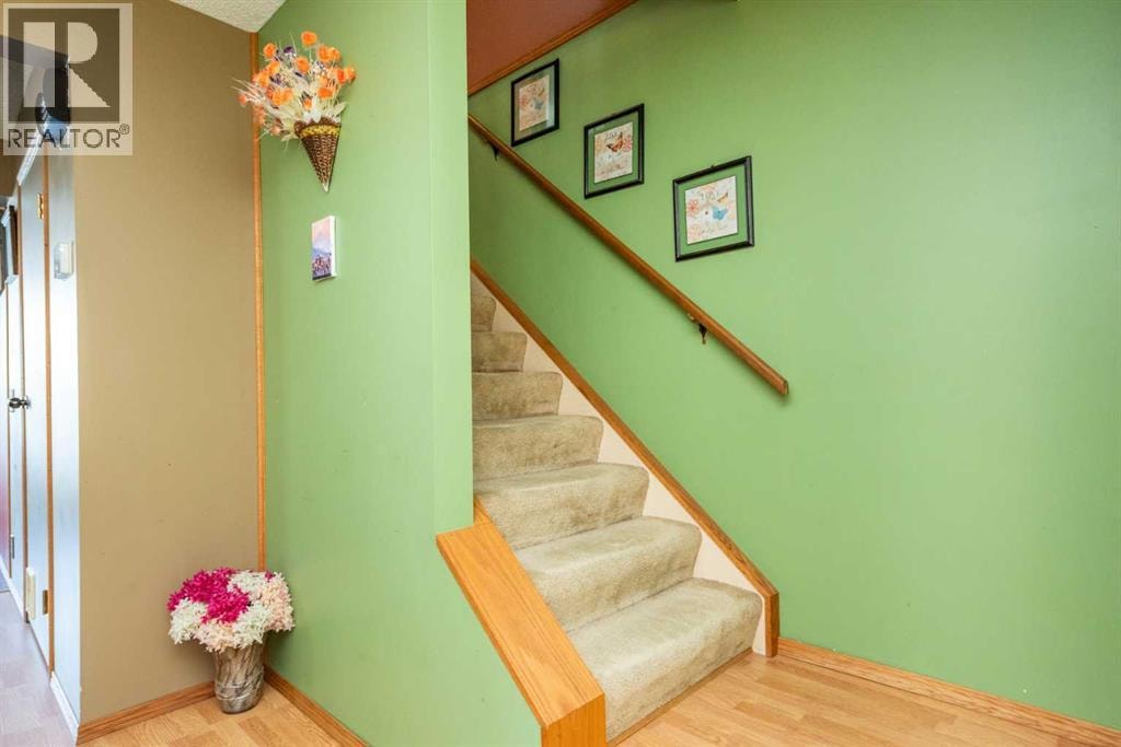 78 Queen Anne Close SE — photo 13