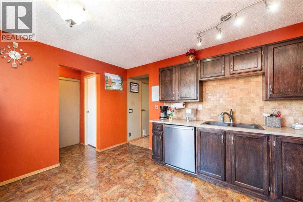 78 Queen Anne Close SE — photo 11