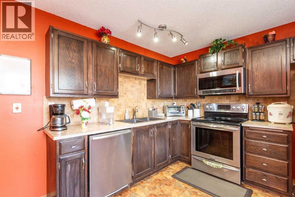 78 Queen Anne Close SE — photo 9