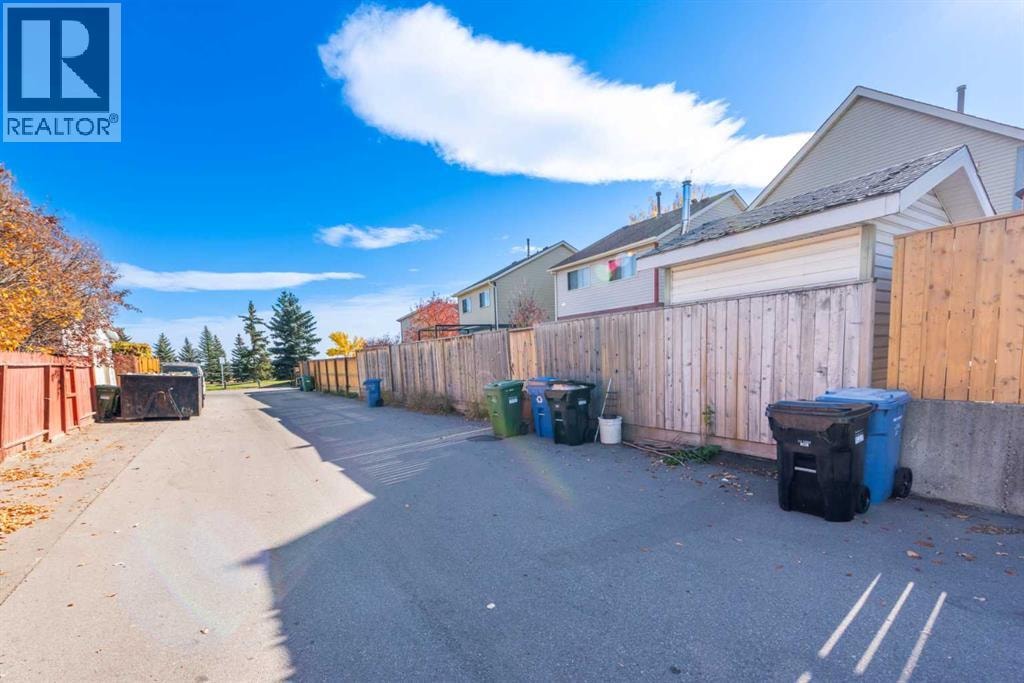 78 Queen Anne Close SE — photo 32