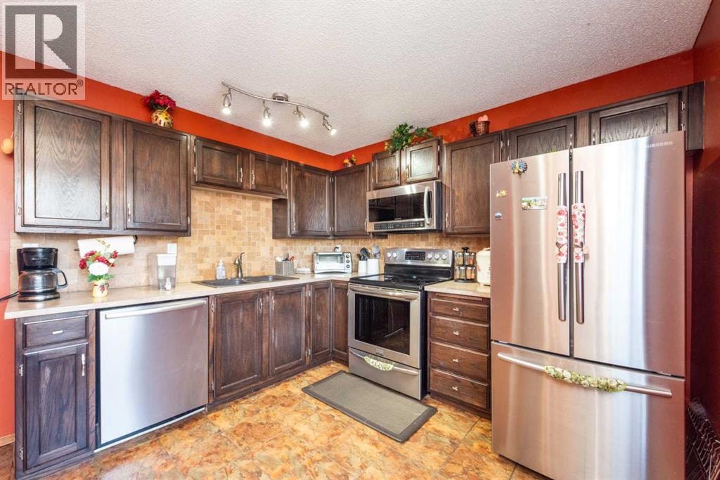 78 Queen Anne Close SE — photo 8