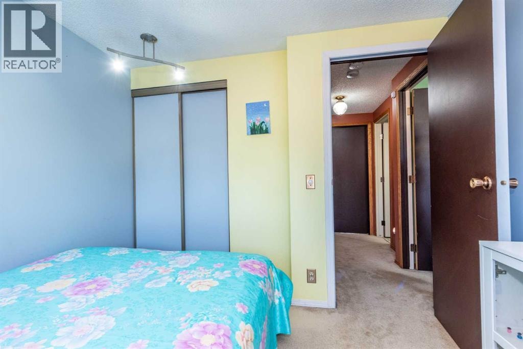 78 Queen Anne Close SE — photo 18