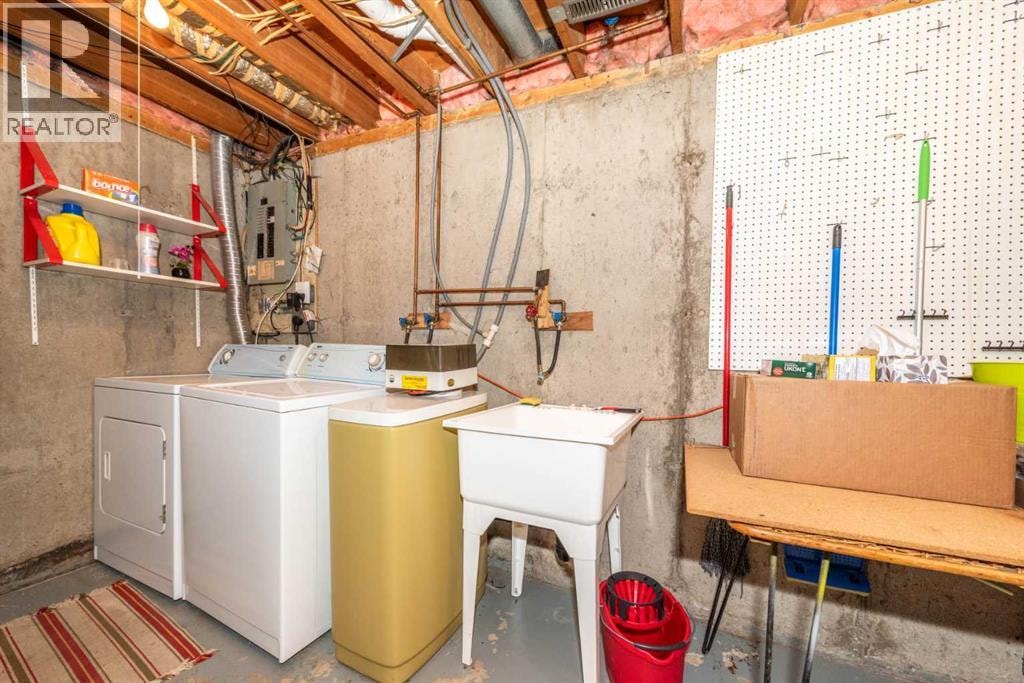 78 Queen Anne Close SE — photo 28