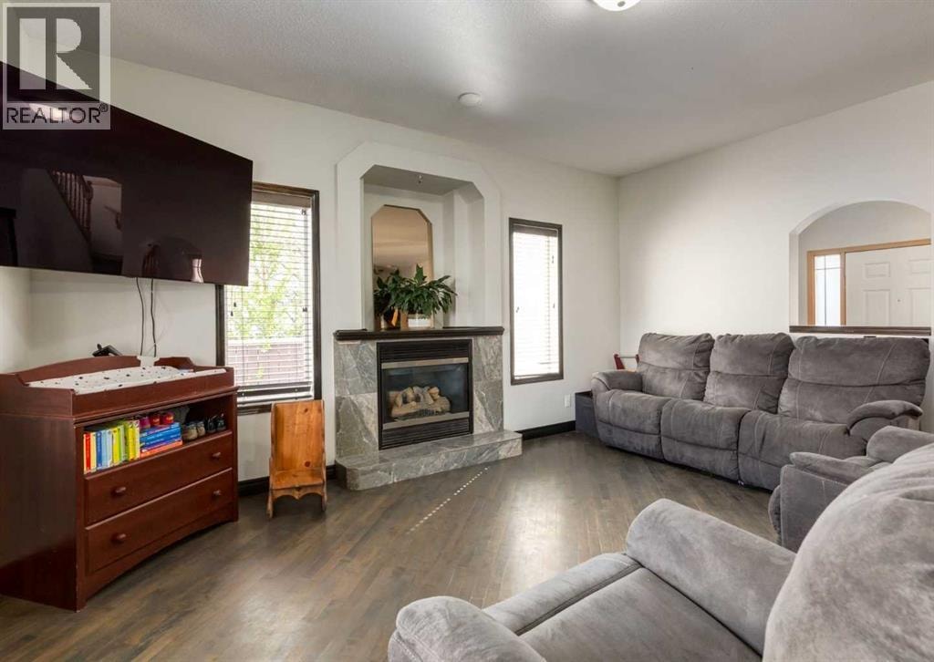 244 Stonegate Close NW — photo 4