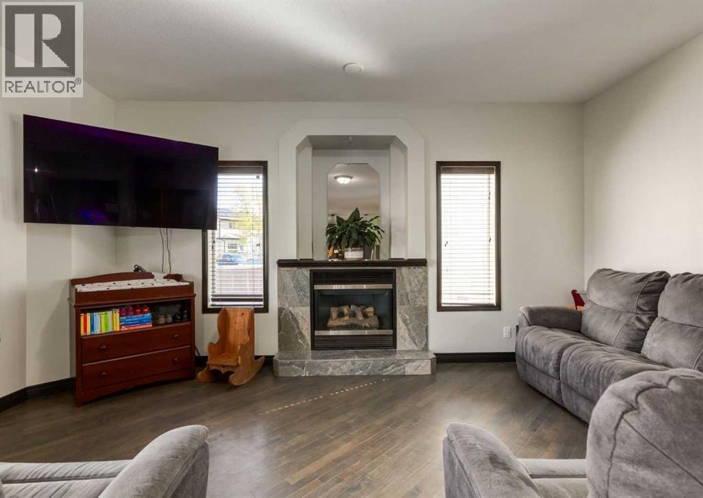 244 Stonegate Close NW — photo 3