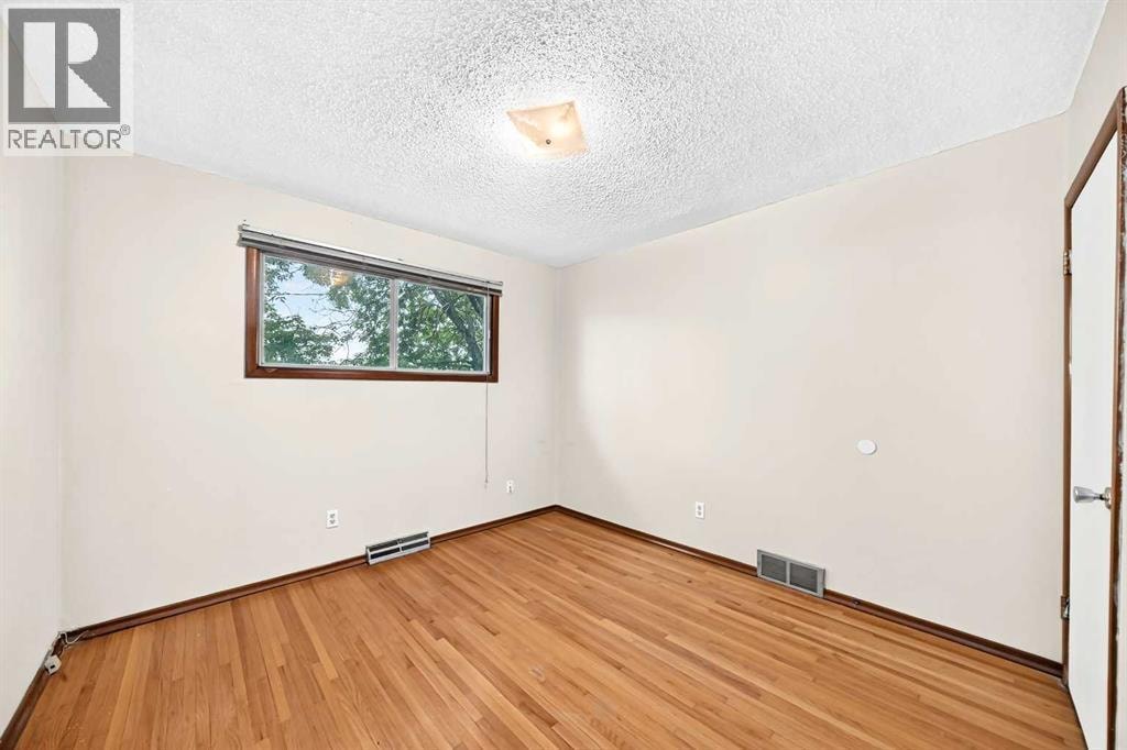416/418 33 Avenue NE — photo 21