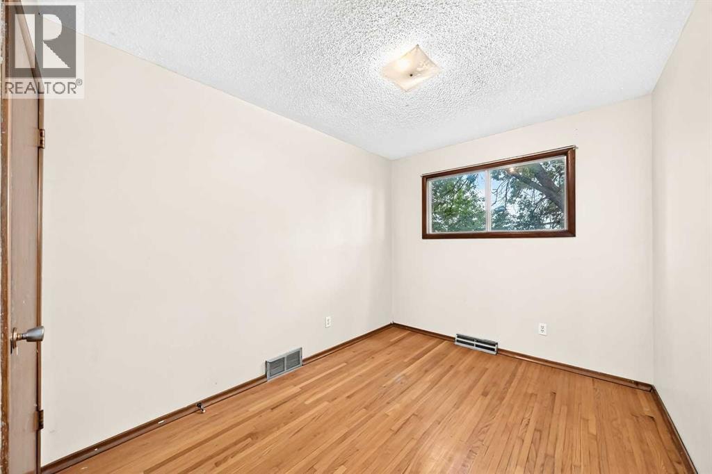 416/418 33 Avenue NE — photo 23