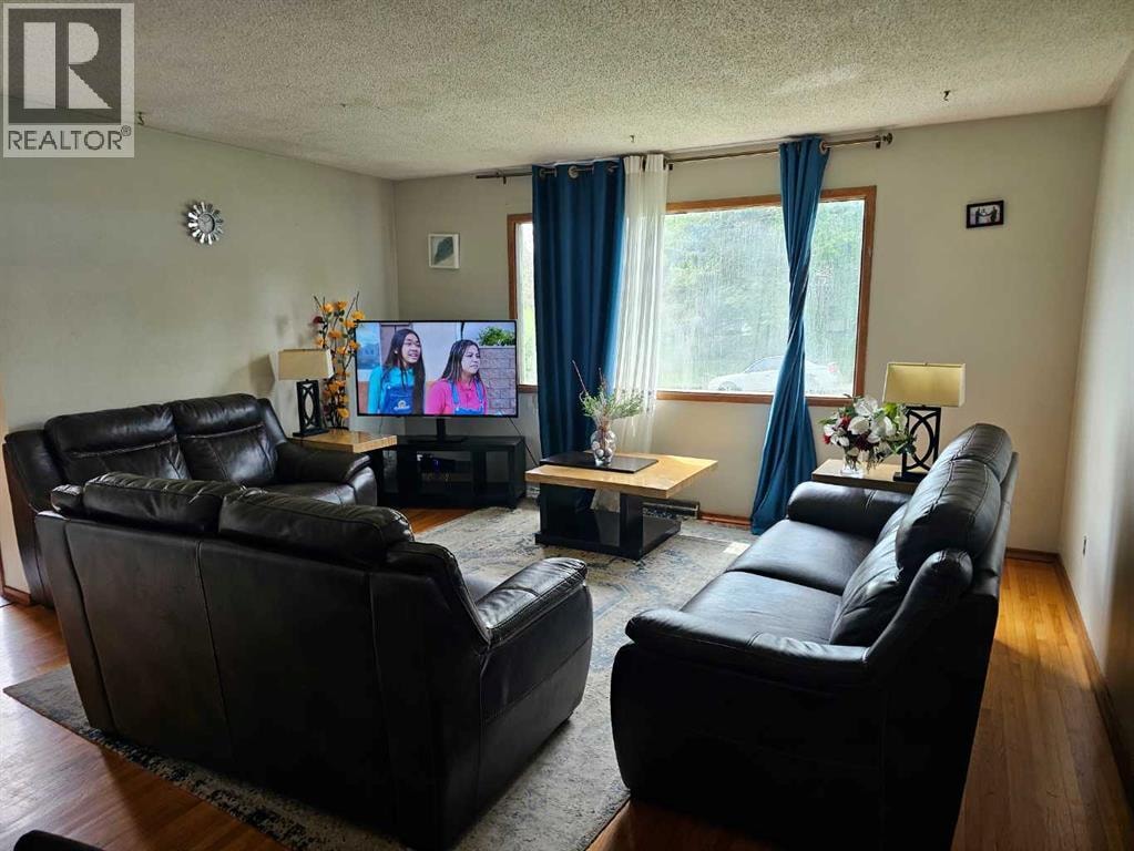 416/418 33 Avenue NE — photo 32