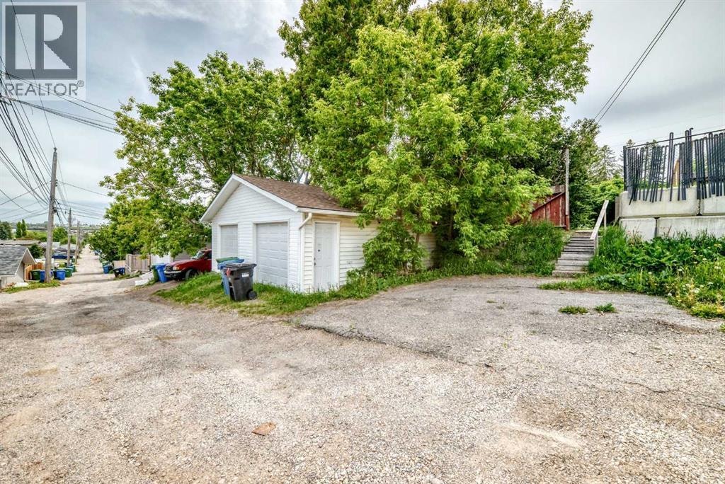416/418 33 Avenue NE — photo 42