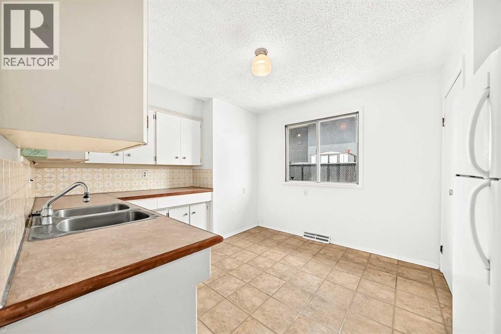 416/418 33 Avenue NE — photo 8