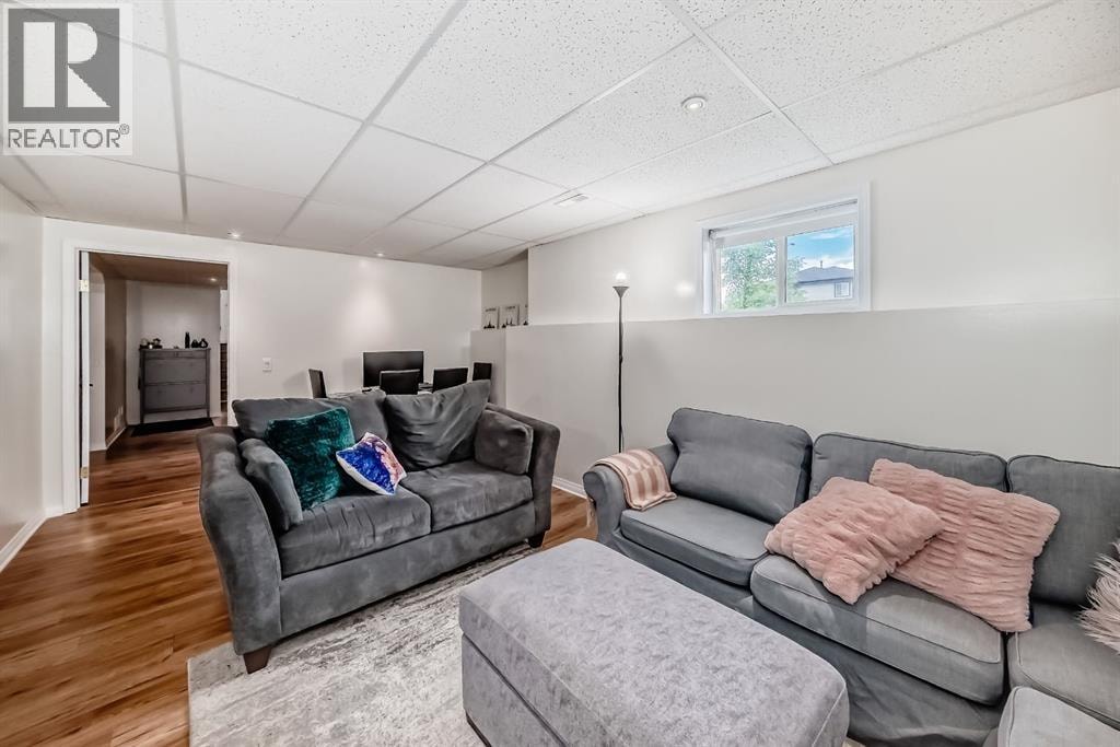 98 Canoe Square SW — photo 30