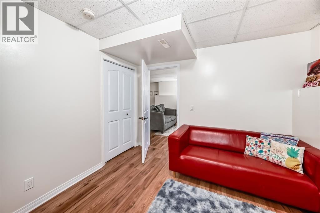 98 Canoe Square SW — photo 34