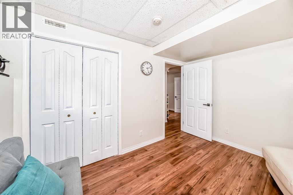 98 Canoe Square SW — photo 36