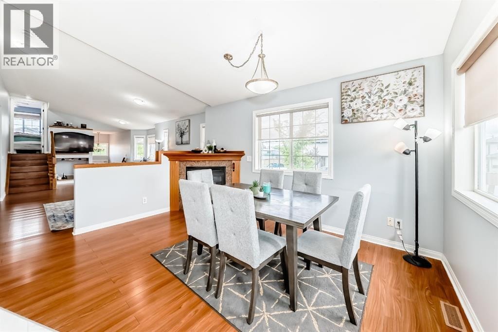 98 Canoe Square SW — photo 4