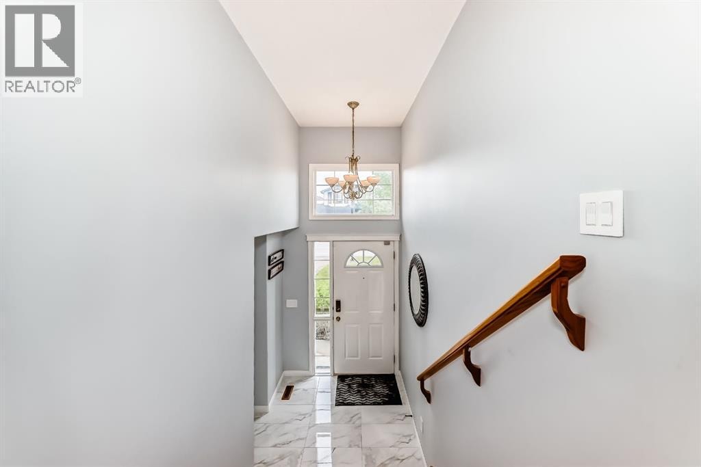 98 Canoe Square SW — photo 9