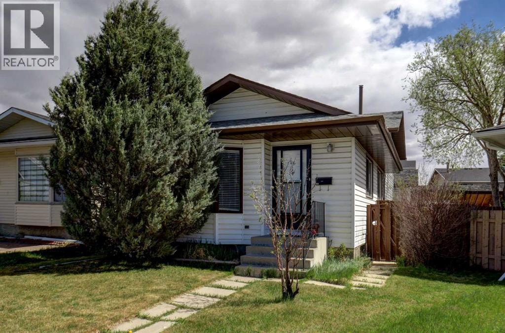 16 Martingrove Mews NE — photo 2