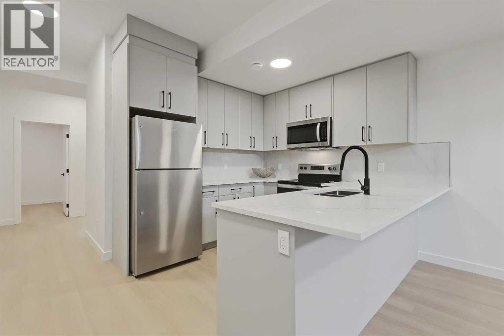 8136 47 Avenue NW — photo 41