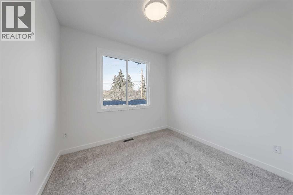 8136 47 Avenue NW — photo 37