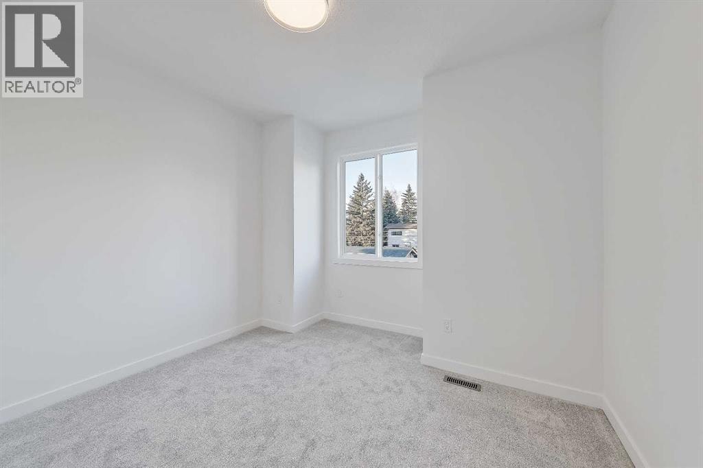8136 47 Avenue NW — photo 35