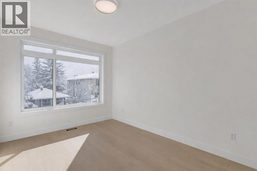 415 37 Avenue NW — photo 26